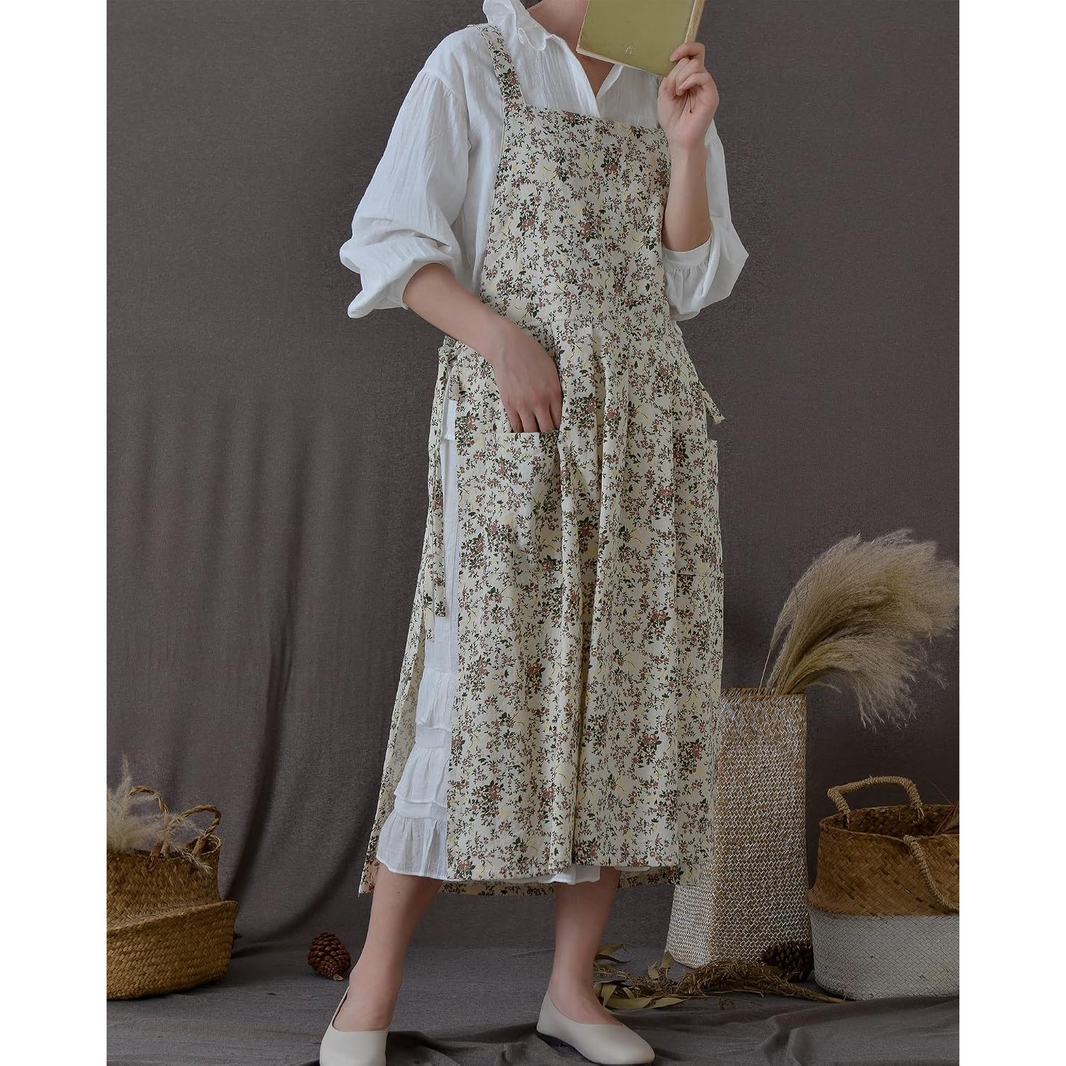 Japanese Style Cotton Linen Apron with Cross Back Straps, detail view